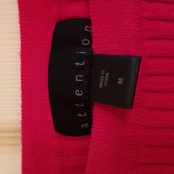 ♥️ RED BELL SLEEVE SWEATER ♥️ - Picture 2 of 2